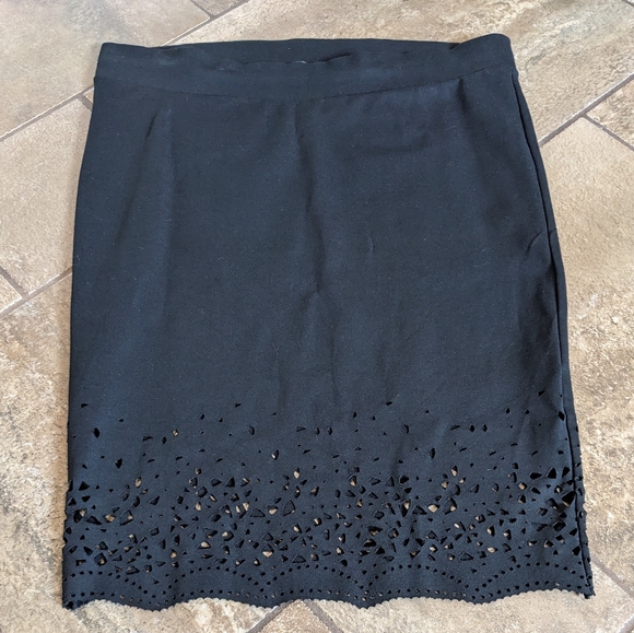 Torrid Skirt Stretchy Pencil Lacey Cut Out Hem Size 2 Black - Picture 1 of 12
